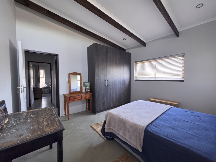 6 Bedroom Property for Sale in Sunset Estate Western Cape